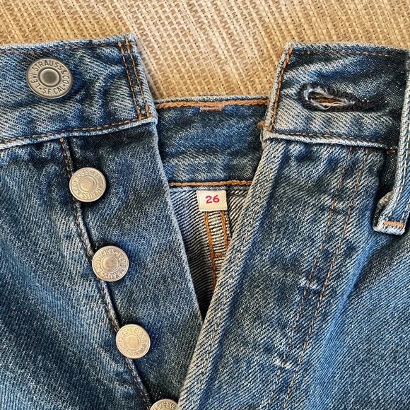 Levi’s ripped mini skirt - Picture 4 of 5